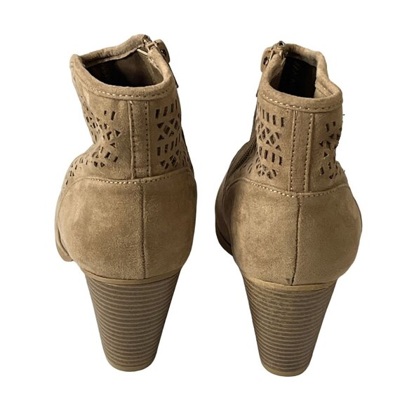 Me Too Women’s Booties Size 8.5 Tan Faux Suede Block Heel Ankle Boots - Picture 5 of 12
